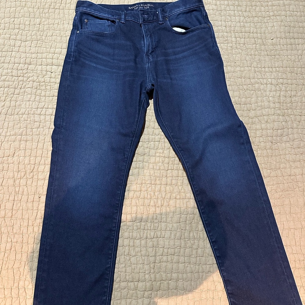 Men’s Banana Republic Traveler jeans.